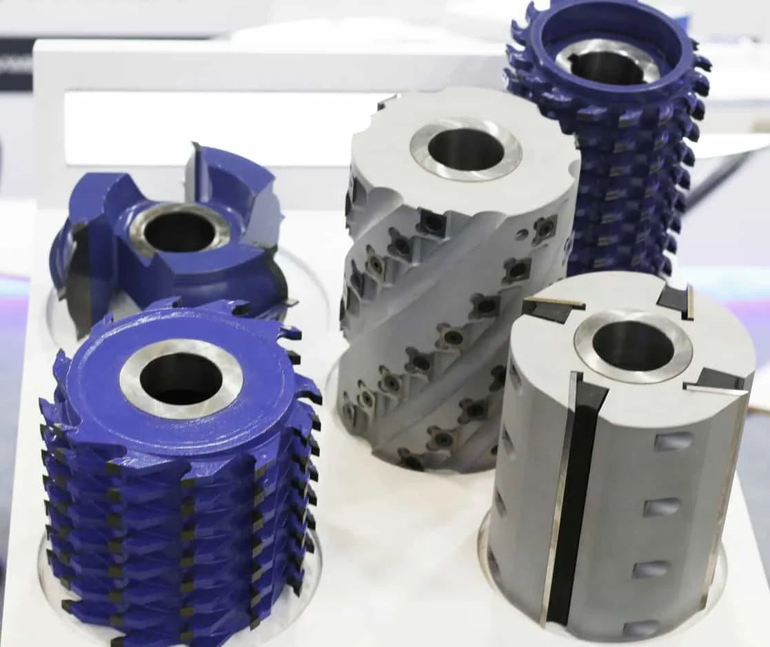 塑膠射出工廠的模具設計常需結合金屬加工刀具,這些刀具提供精密成型的基礎,確保模具結構與零件精度。 - 塑膠射出工廠 | 塑膠成型與模具開發專家 | 碩朗塑膠 塑膠射出工廠的模具設計常需結合金屬加工刀具,這些刀具提供精密成型的基礎,確保模具結構與零件精度。